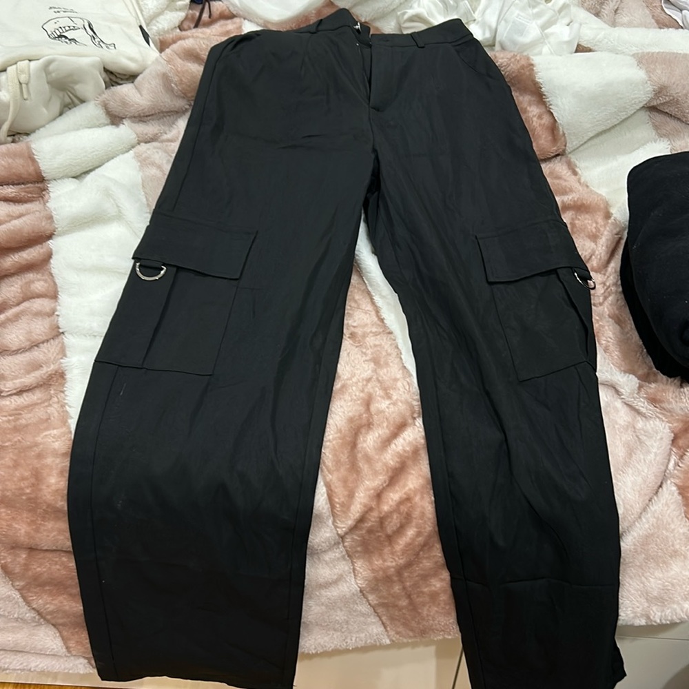 PLT SHAPE black cargo pants with pocket details  size 6